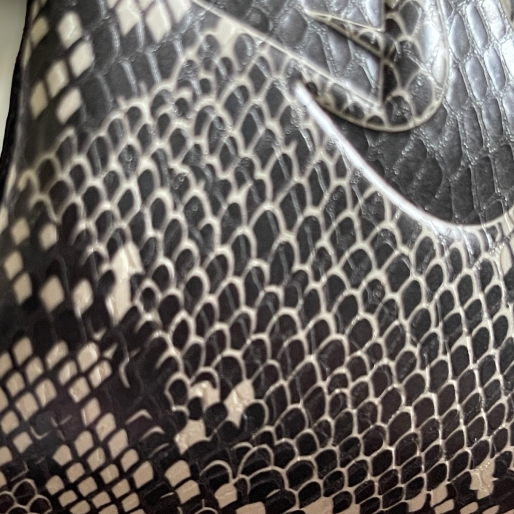 NIKE Animal Print Slides • Size 9 • Women - Picture 7 of 10